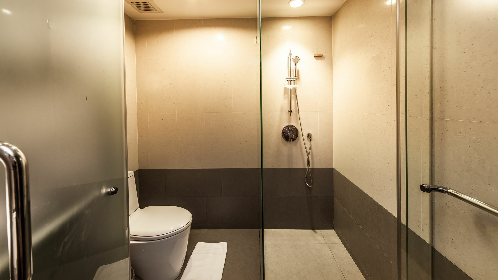 Arcadia Residence Ploenchit By Compass Hospitality Bangkok Exterior foto